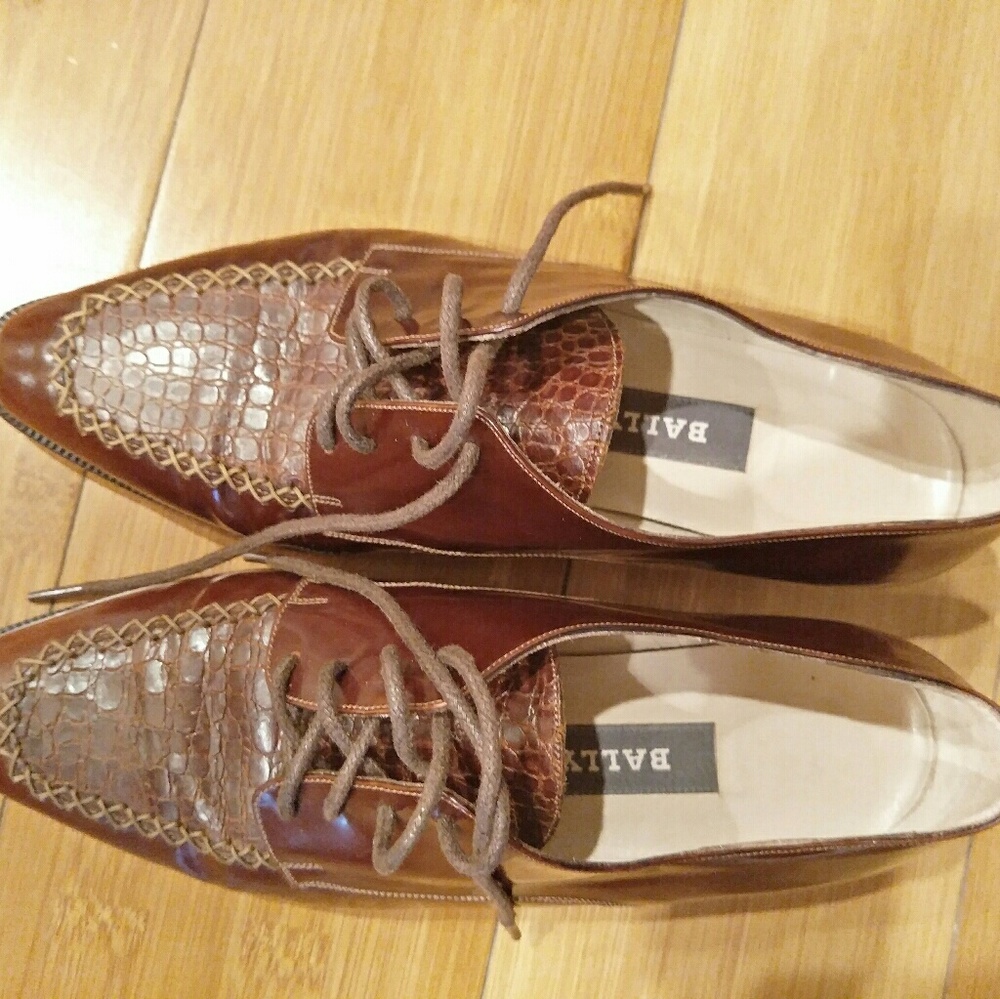 Bally flat shoe all leather